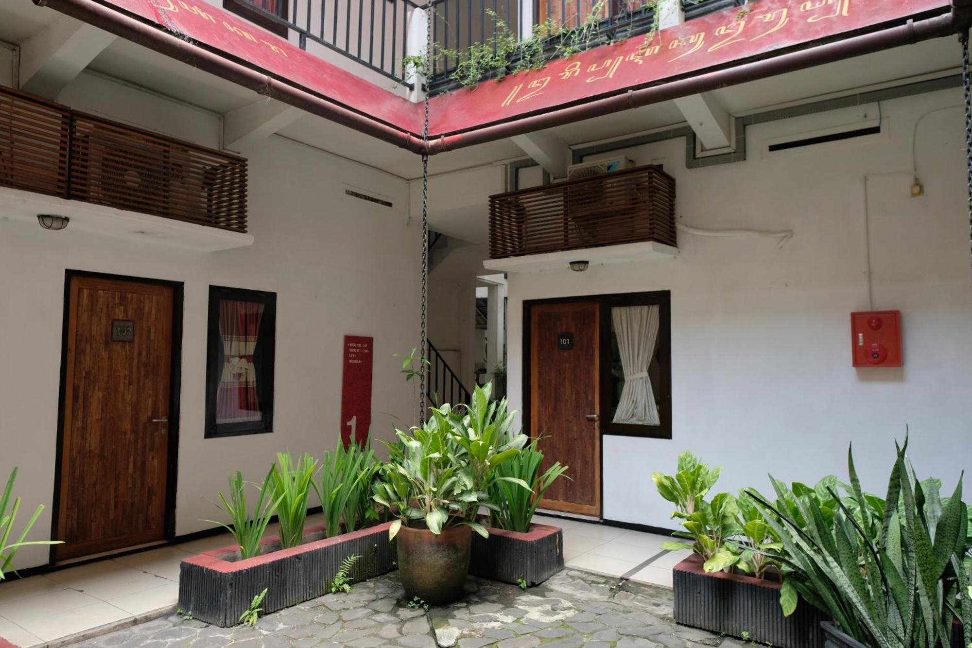 Mawar Asri Hotel Yogyakarta Exterior photo