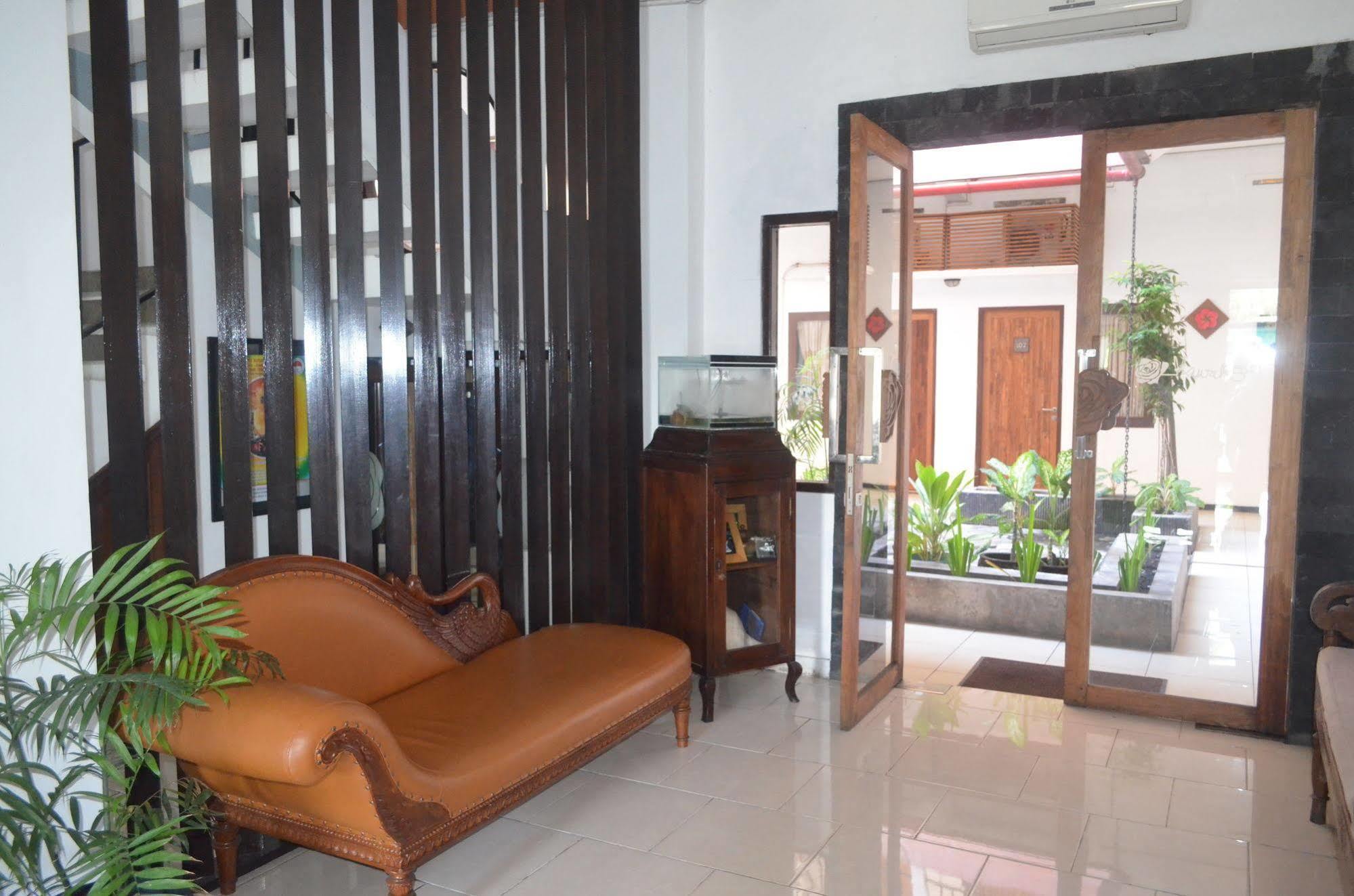 Mawar Asri Hotel Yogyakarta Exterior photo